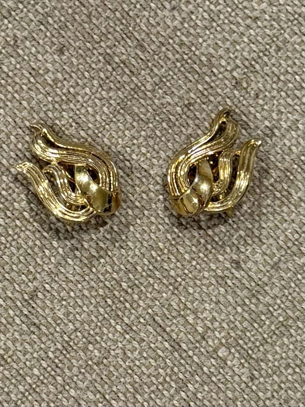 Vintage Crown Trifari Gold Tone Flame Swirl Clip On Earrings Mid-Century Texture